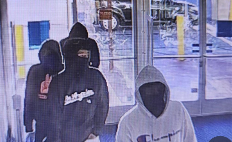 (2023) Thieves swarm U.S. luxury malls, driving retail crime to $100 billion