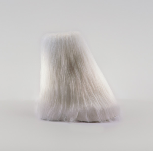 (2024)Milan Fashion Week Showcased NFT-Linked Designer Shoe