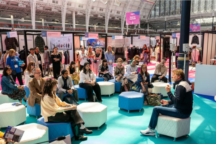 نمایشگاه مد سورس در ماه ژانویه قصد دارد به بازدیدکنندگان تجربه «عملی» تولید مد را ارائه دهد.(2025-26)