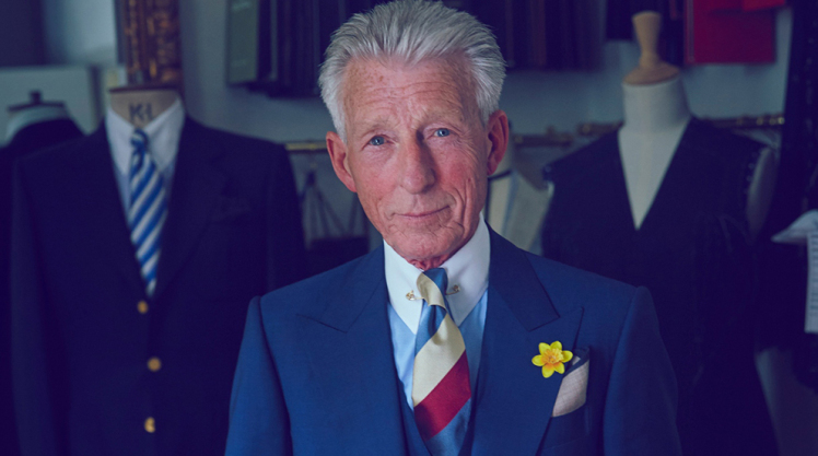 خیاط افسانه ای ادوارد سکستون که برای ستاره های بیتلز تا هری استایلز کت و شلوار دوخت، در 80 سالگی در گذشت ( 2023 ) .