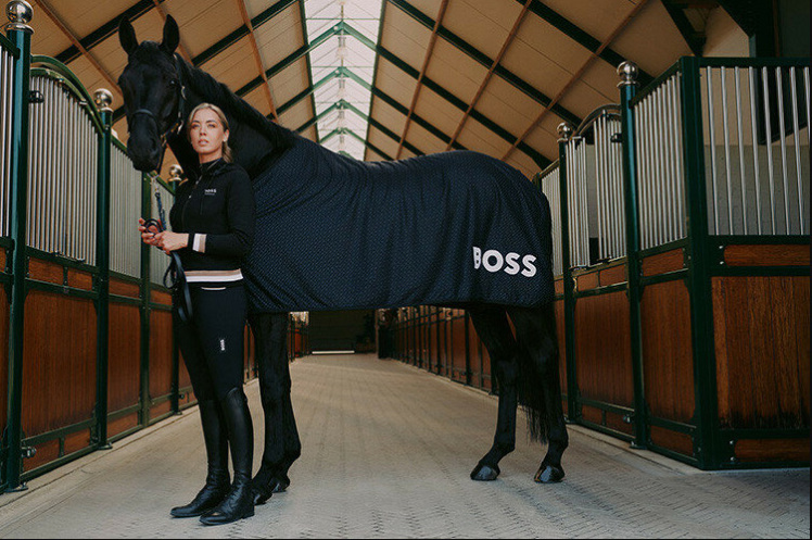 Boss برای راهاندازی وسایل سواری با Bold Equestrian سوار اسب میشود (2023 )