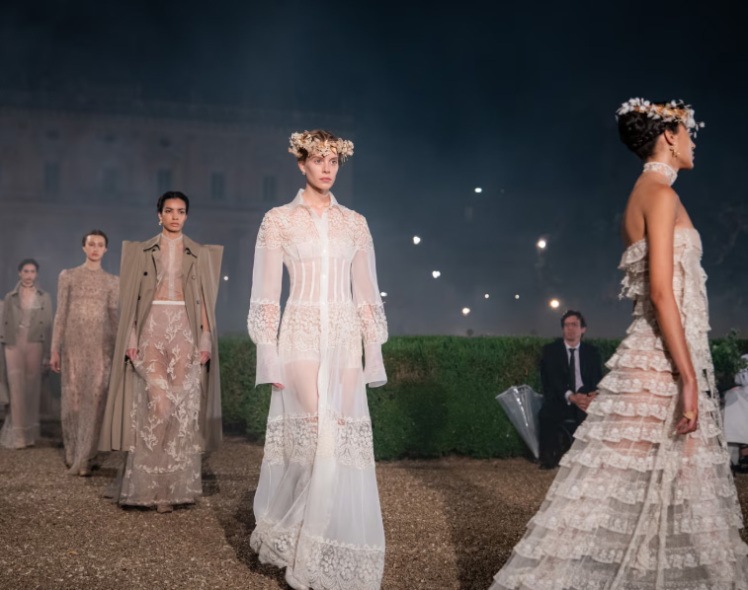 مد جنزده: لباس پوشیدن مثل یک روح، روح زمانه را تسخیر کرده است (2025)