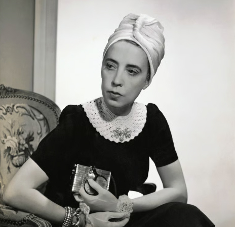 The V&A Museum to host first Schiaparelli exhibition in the UK in 2026(2025)